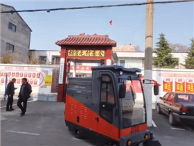 电动清扫机取代人工手动清洁,解决招聘难问题 电动清扫机取代人工手动清洁,解决招聘难问题