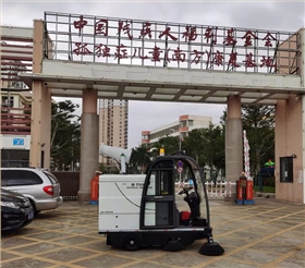 扫地车 扫地车