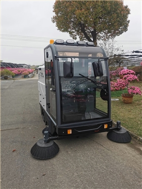 驾驶式清扫车:提升城市清洁效率的理想选择 驾驶式清扫车:提升城市清洁效率的理想选择