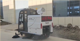 小型扫地车