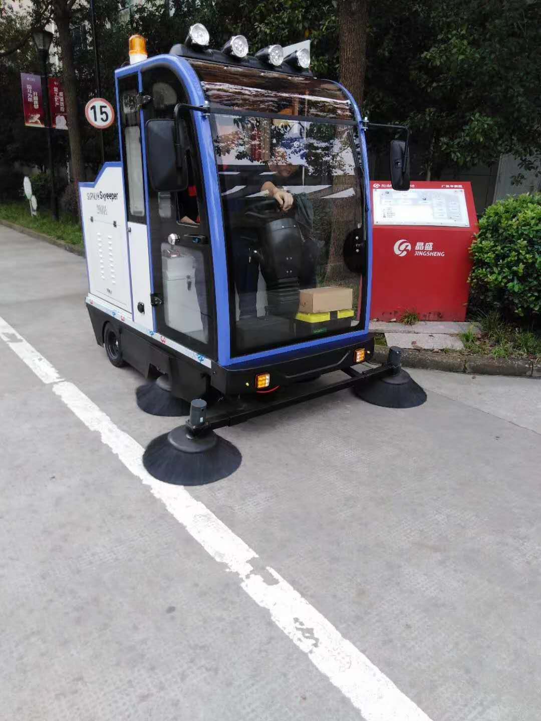 路面清扫机对于市政环卫保洁的优势 路面清扫机对于市政环卫保洁的优势