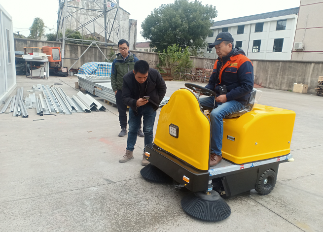 工厂用扫地车有哪款类型 工厂用扫地车有哪款类型