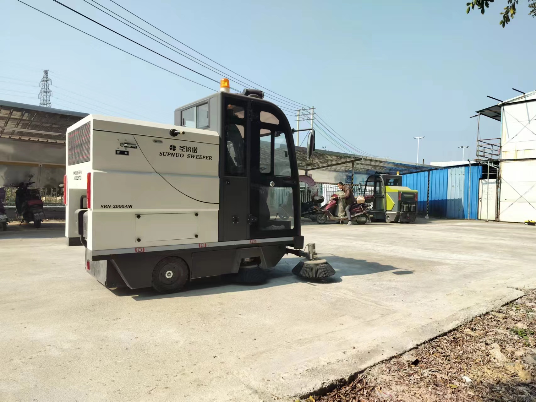 大学校园肯定要用驾驶式扫地机保洁 大学校园肯定要用驾驶式扫地机保洁