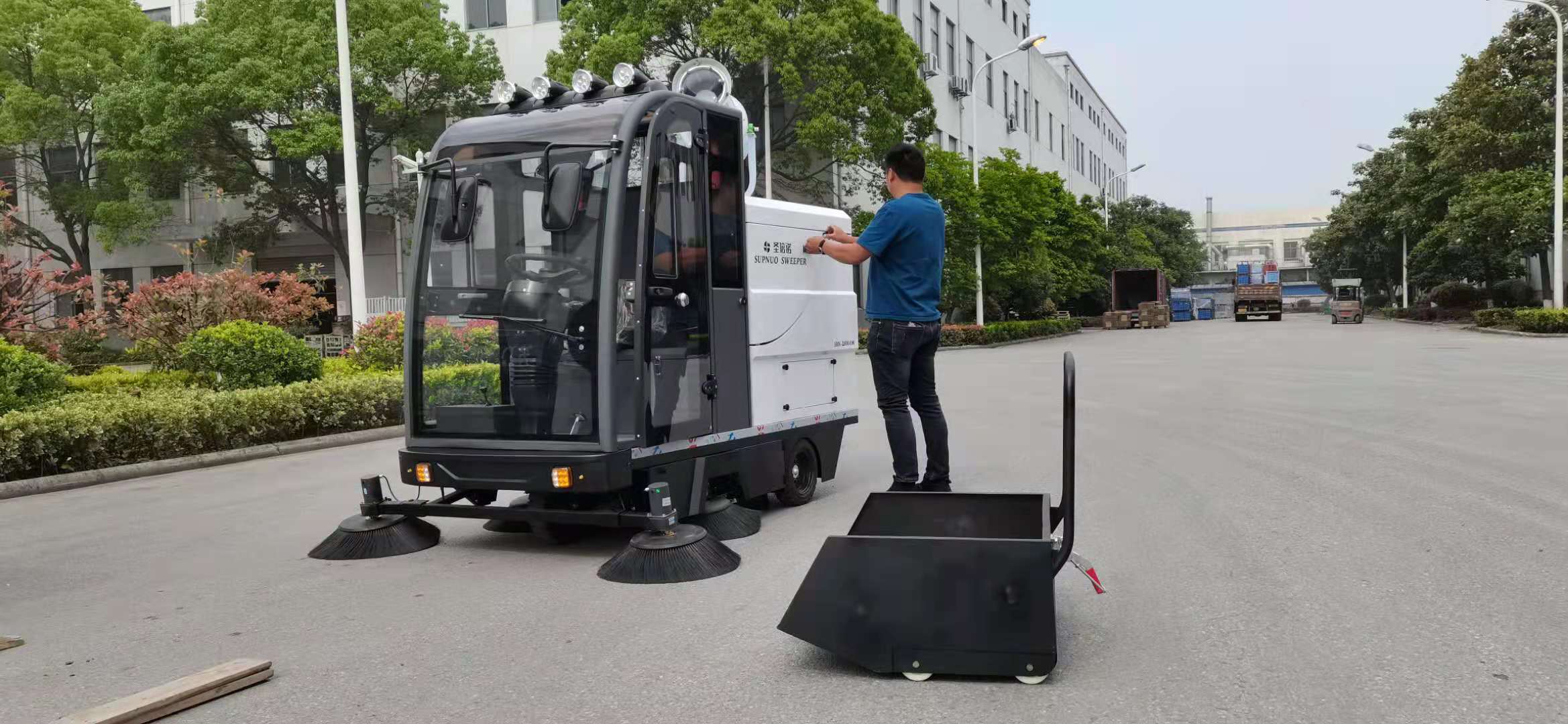电动清扫车在园区保洁中的应用进行介绍 电动清扫车在园区保洁中的应用进行介绍