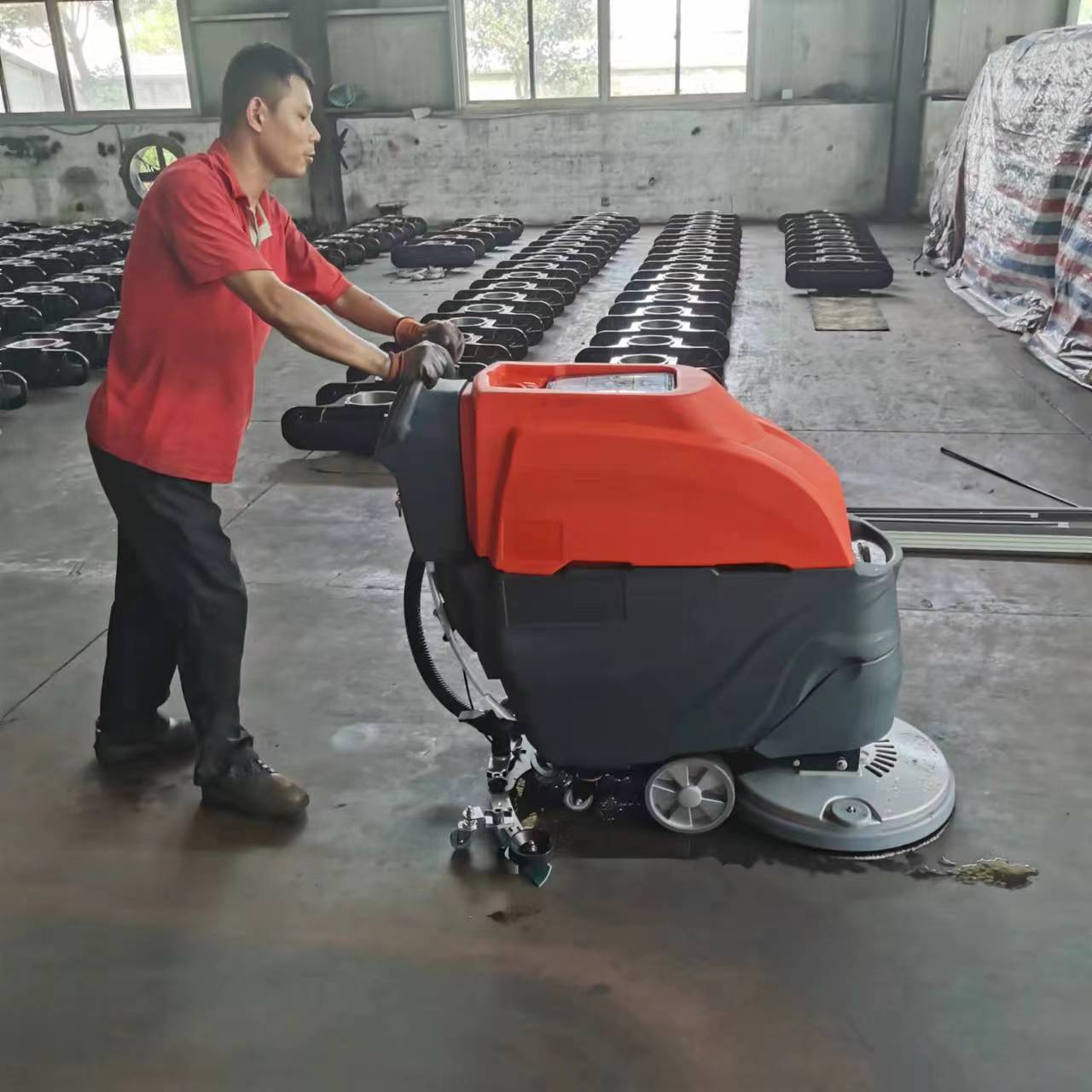 根据工业场所的地面环境选择工业电动洗地机 根据工业场所的地面环境选择工业电动洗地机