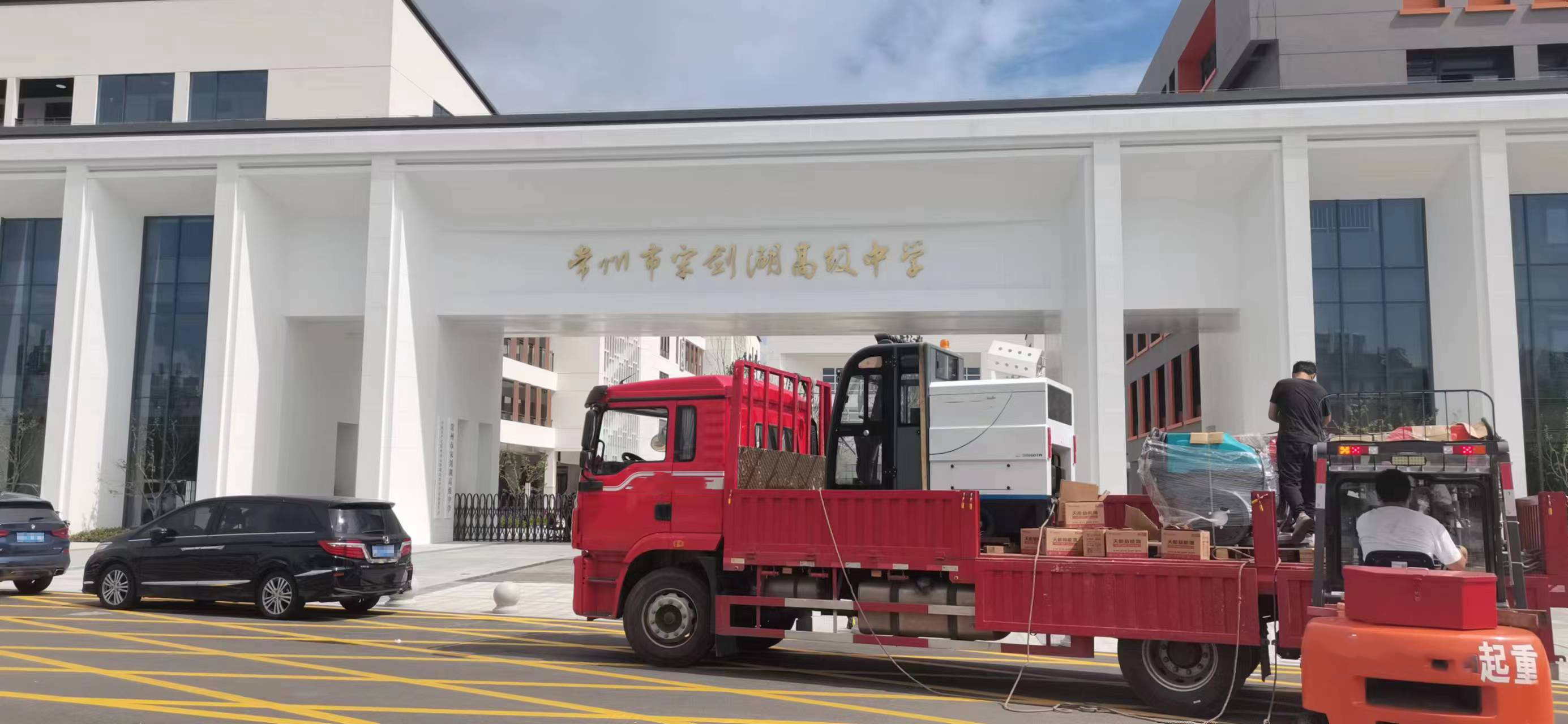 高效、低碳的驾驶式电动清扫车,助力公共场所清洁 高效、低碳的驾驶式电动清扫车,助力公共场所清洁