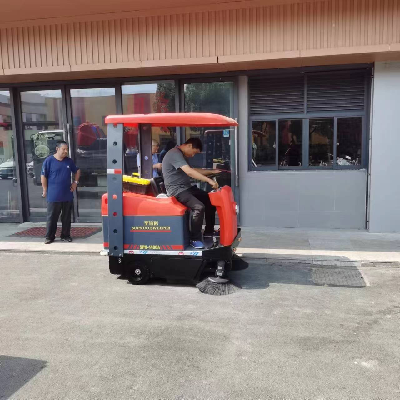车间库房清扫车的重要性与应用 车间库房清扫车的重要性与应用