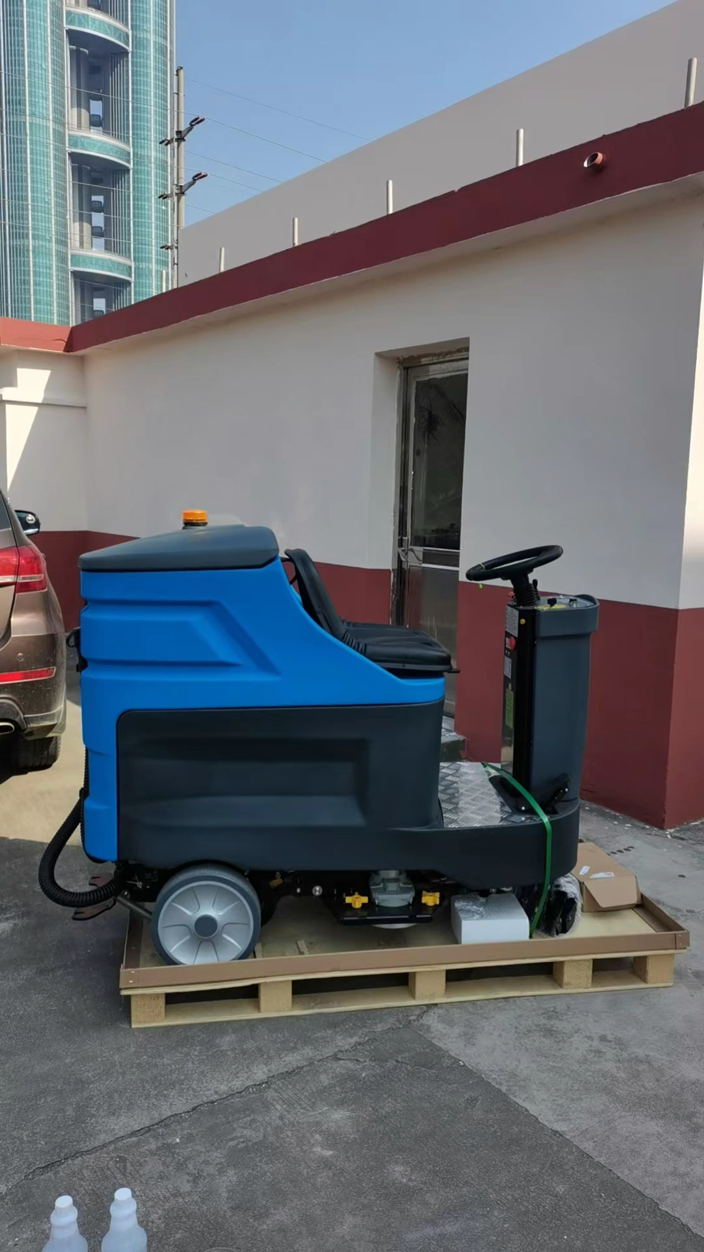 无论是手推式还是驾驶式洗地机,都在推动商业清洁行业的发展 无论是手推式还是驾驶式洗地机,都在推动商业清洁行业的发展